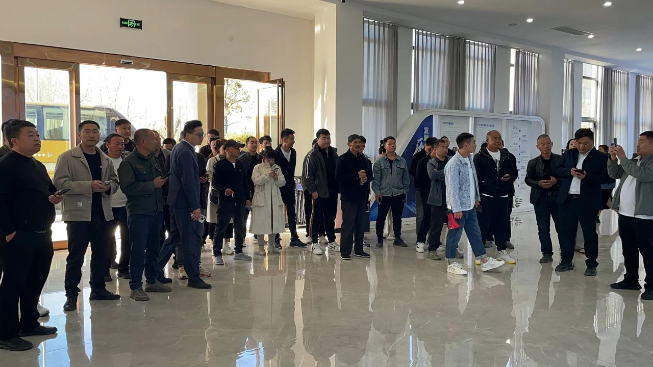 河南省糧食行業(yè)考察團(tuán)蒞臨中科路園區(qū)考察烘干塔